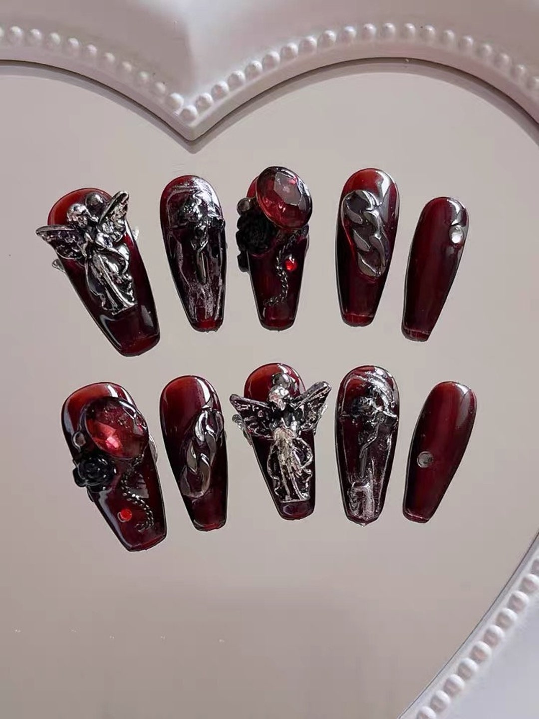 Ongles gothiques sanglants, longs clous de cercueil/presse rouge sur les ongles diable/faux ongles à angle 3D/ongles d'halloween/ongles gyaru/ongles gothiques sorcières