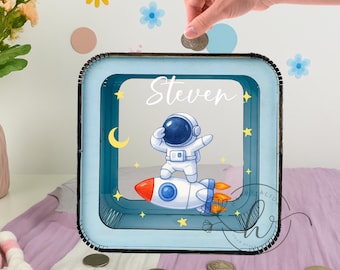 Spersonalizowana skarbonka astronauta: drewniana dekoracja pokoju dziecięcego w kształcie rakiety kosmicznej
