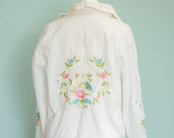 Vintage floral embroidered cotton white blouse with pastel flower detailling.