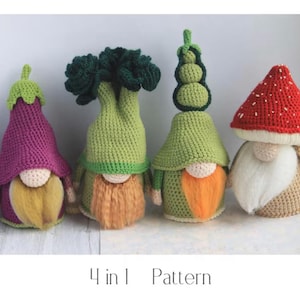 Peut inclure: Quatre gnomes crochetés à la main avec des chapeaux sur le thème des légumes. Les gnomes ont des corps beiges, des barbes en fil et divers modèles de chapeaux, dont une aubergine, des brocolis, des cosses de pois et un champignon rouge à pois blancs. Le texte "4 in 1 Pattern" est en bas.