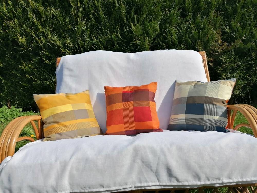 Lot de Trois Housse Coussins Décoration Multicolore, Dont 2 Double Face, Dimensions 40cm40cm