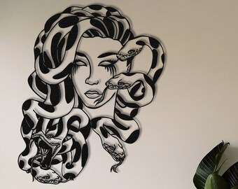Decoración de pared de metal con Medusa: Arte de la mitología griega, diseño de mujer serpiente