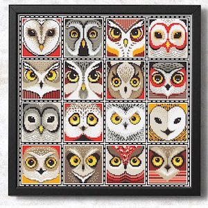 Puede incluir: Un patr&oacute;n de punto de cruz con 16 dise&ntilde;os diferentes de b&uacute;hos. Cada b&uacute;ho se representa en un marco cuadrado con un esquema de color rojo, blanco y negro. El patr&oacute;n se titula "Cross Stitch Pattern".