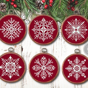 Schneeflocke Weihnachtsschmuck Kreuzstichmuster (für 10 cm-Stickrahmen), Set von 6 lustigen Mustern für eine Karte oder einen Weihnachtsbaum, sofortiger PDF-Download