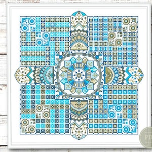 Könnte beinhalten: Ein Kreuzstichmuster mit einem geometrischen Design in Blau, Grün und Weiß. Das Muster besteht aus Quadraten, Kreisen und anderen Formen.