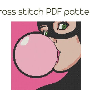 Puede incluir: Patrón de punto de cruz de una mujer soplando una burbuja rosa con una máscara negra y ojos verdes sobre un fondo rosa.