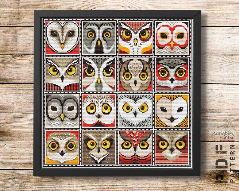 Puede incluir: Un patr&oacute;n de punto de cruz con 16 caras de b&uacute;hos diferentes en una cuadr&iacute;cula. Cada b&uacute;ho tiene un esquema de color y un dise&ntilde;o &uacute;nicos, con una mezcla de colores marr&oacute;n, rojo, amarillo y blanco.