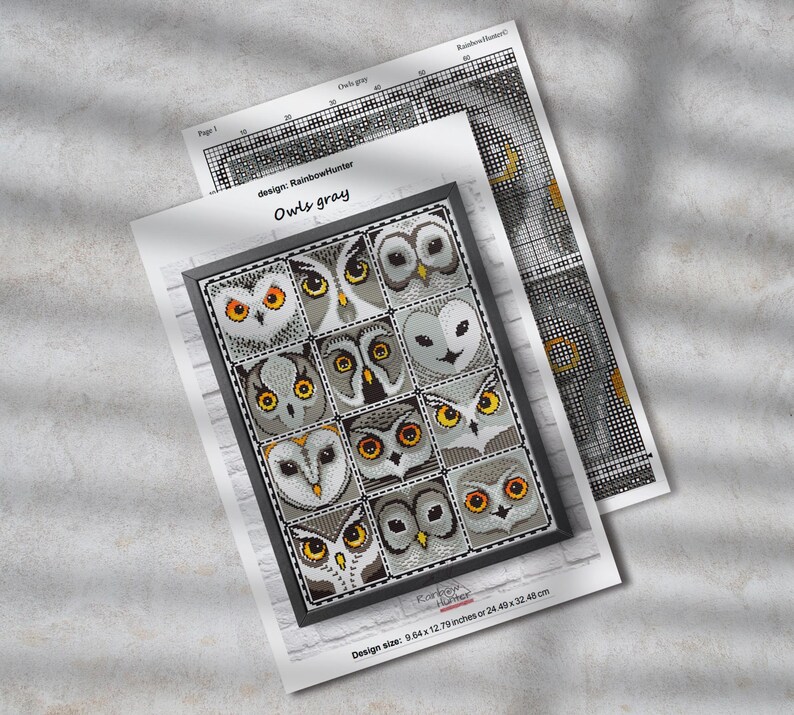 Puede incluir: Un patr&oacute;n de punto de cruz para un dise&ntilde;o de b&uacute;ho gris. El patr&oacute;n se llama "Owls Gray" y est&aacute; dise&ntilde;ado por RainbowHunter. El tama&ntilde;o del dise&ntilde;o es de 9,64 x 12,79 pulgadas o 24,49 x 32,48 cm.