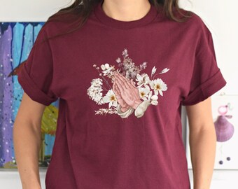 Camiseta floral "Manos en oración": Camiseta cristiana unisex