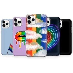 Könnte beinhalten: Fünf verschiedene iPhone-Hüllen mit Regenbogen-Designs. Die Designs beinhalten eine Regenbogenflagge, ein Regenbogenherz, eine Regenbogenlippe und einen Regenbogenstreifen mit Wolken.