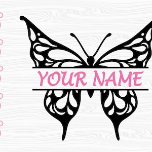 Peut inclure: Silhouette noire d'un papillon aux détails complexes. Le papillon a une bannière au milieu qui dit "YOUR NAME".