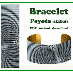 Puede incluir: Un brazalete con un diseño de espiral en blanco y negro, elaborado con la técnica de puntada peyote. La imagen también muestra una muestra plana y rectangular del patrón y el texto "Bracelet Peyote stitch PDF instant download".