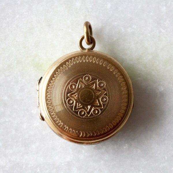 Beau pendentif médaillon ancien victorien français héritage en plaqué or - médaillon de forme ronde - médaillon photo de taille moyenne