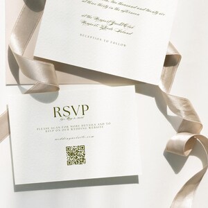 Modello di biglietto RSVP con codice QR tradizionale botanico Canva, biglietto di allegato stampabile personalizzabile e modificabile, download digitale del biglietto di risposta Canva, BT