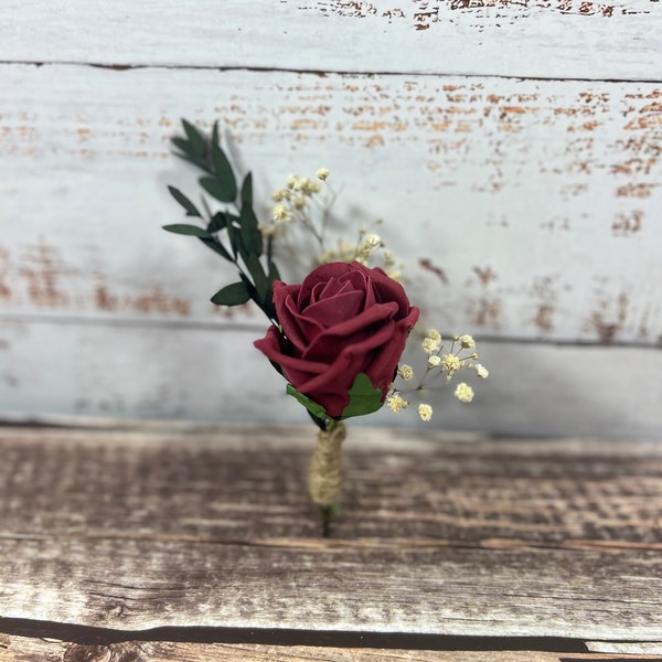 Ojal en el ojal de gyp seco con rosa de espuma roja - Flores de seda artificiales para bodas / Claire De Fleurs