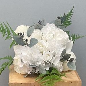 Bouquet verde e bianco - Fiori di seta artificiale per anniversario di matrimonio compleanno / Claire De Fleurs