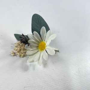 Rustic  Artificial Flower Buttonhole / Daisy Boutonniere / Dried flower Button Hole