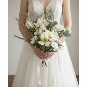 Ramo de novia bohemio de margaritas: flores de seda y secas, ideal para aniversarios rústicos.