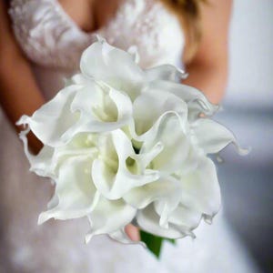 Luxury Artificial White/Ivory Calla lily Brides Wedding Flower Bouquet  | Claire De Fleurs