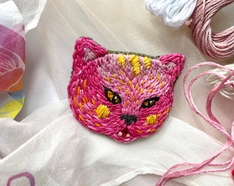 Embroidered brooch in the shape of a pink kitten