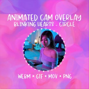 Peut inclure: Superposition de caméra animée avec un cercle de cœurs qui clignotent. La superposition présente une femme en chemise violette assise sur une chaise. Le texte "ANIMATED CAM OVERLAY BLINKING HEARTS - CIRCLE" est en haut de l'image. Le texte "WEBM GIF MOV PNG" est en bas de l'image.