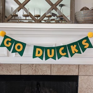 Oregon Bound, Go Ducks, dorm decor, photo prop, grad party decorations, senior table, custom felt banner, college