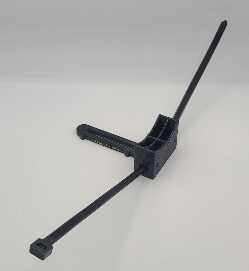 Troll and Find transducer lock block mount kit for Garmin Striker 4 fish finder. Kit includes transducer lock block mount zip tie.
