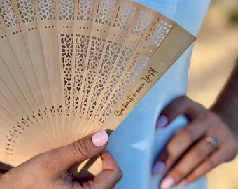 Éventail pliable en bois gravé personnalisé, éventails de personnalité, éventails personnalisés pour mariages avec nom (creux, 50 pièces