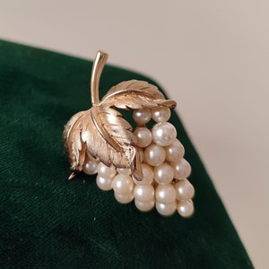 Vintage Crown Trifari brooch, late 1950s-60s.