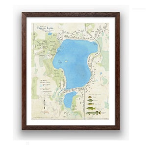 Pigeon Lake, comté de Manitowoc, WI. Belle oeuvre d'art murale. Carte avec les profondeurs détaillées des lacs, la présence de poissons, les noms des routes et les monuments. Art du Wisconsin