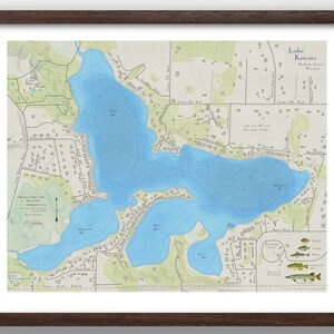 Mapa del lago Keesus, Wisconsin. Hermoso y detallado arte mural que incluye la profundidad del lago, la presencia de peces y los lugares de interés de los alrededores. Hartland, Wisconsin.