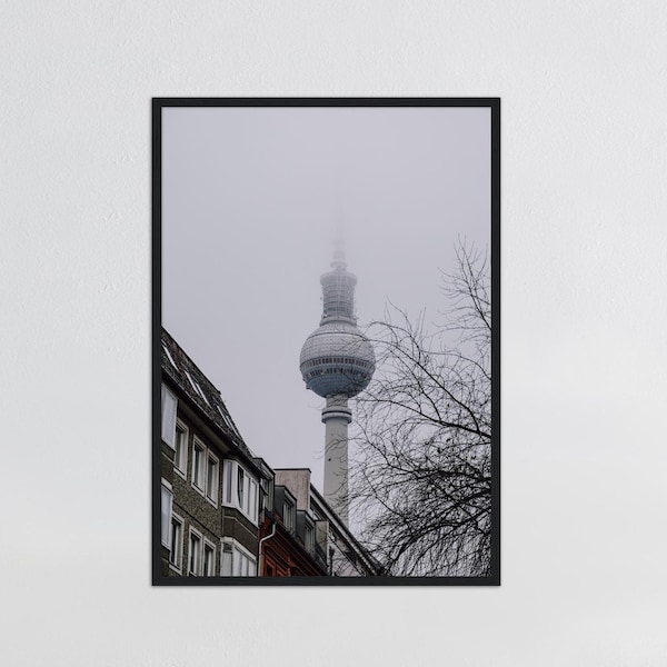 Berlin Fernsehturm im Nebel Poster