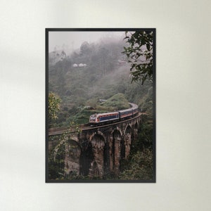 Stampa artistica di fotografie naturalistiche della ferrovia dello Sri Lanka | Ponte ferroviario Ella a nove archi | Decorazione murale del Sud-est asiatico | Idea regalo per parete con tema viaggi