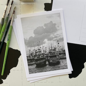 Cartolina Sri Lanka Harbor Fotografia in bianco e nero 7x5" | Biglietto di auguri per le vacanze esotiche Mare Nave Oceano Souvenir | Regalo di viaggio nel mondo Amici