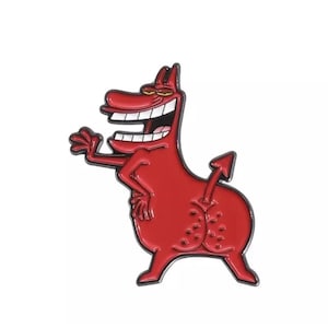 Könnte beinhalten: Rote Comicfigur mit einem Teufelsschwanz und einem breiten Grinsen. Die Figur steht mit ausgestreckten Armen und hat einen großen, runden Bauch.