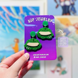 Pendientes, llaveros y broches de acrílico hechos a mano de Turtle Sandbox.