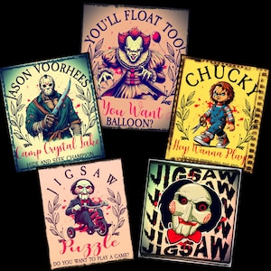 Puede incluir: Una colección de cinco impresiones artísticas con temática de terror. Cada una presenta un personaje diferente, incluyendo a Jason Voorhees, Pennywise, Chucky y Jigsaw. Las impresiones tienen un aspecto vintage y desgastado con texto como "You'll Float Too" y "Hey! Wanna Play."