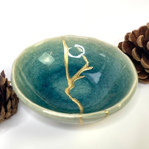 Kintsugi Kintsukuroi Broken and Repaired Ceramic Bowl Wabi Sabi ( made in Japan ) ( Handmade ) –  Aventurine dream