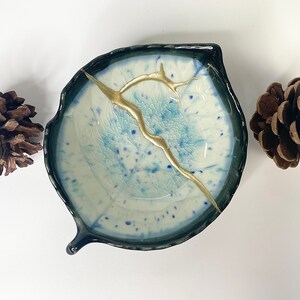 Kintsugi Kintsukuroi Broken and Repaired Ceramic Bowl wabi sabi ( made in Japan ) ( Handmade ) – Blue breeze