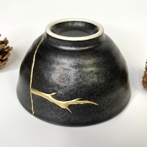 Kintsugi Kintsukuroi Broken and Repaired Ceramic Bowl wabi sabi ( made in Japan ) ( Handmade ) – Omnipotence