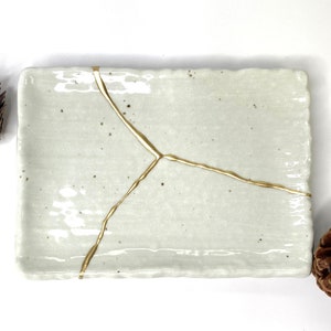 Kintsugi Kintsukuroi Broken and Repaired Ceramic Plate wabi sabi ( made in Japan ) ( Handmade ) –  Alaskan frost
