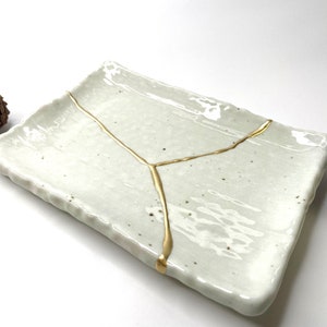 Kintsugi Kintsukuroi Broken and Repaired Ceramic Plate wabi sabi ( made in Japan ) ( Handmade ) –  Alaskan frost