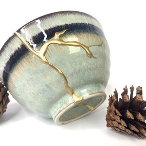 Kintsugi Kintsukuroi Broken and Repaired Ceramic Bowl wabi sabi ( made in Japan ) ( Handmade ) – Matcha mist