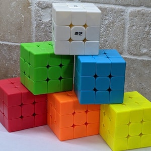 Einfarbiger Rubik&#39;s Cube
