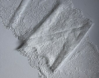 Pizzo floreale con frange bianco per creare completini di lingerie fatti a mano su misura
