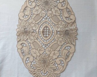 Vintage oval laced Irish Linen Doily placemenmat