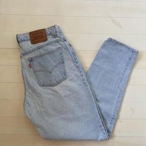 Vaqueros Levi&#39;s 550 con lavado ácido de los años 90