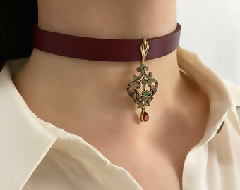 Collana girocollo minimalista in pelle nera con perline multiple in bronzo e ottone anticato - Italia