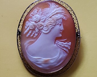 Vintage 14K Gold shell Cameo Filigree Frame Brooch 4.7grams