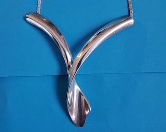 Modernist CIANI Sterling Silver ~V~ Twist Necklace